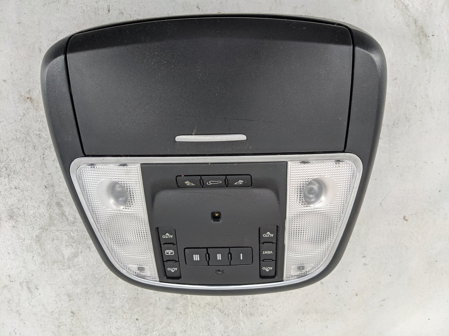 2011-2015 Jeep Grand Cherokee Overhead Console W/rear Climate Control - Oemusedautoparts1.com
