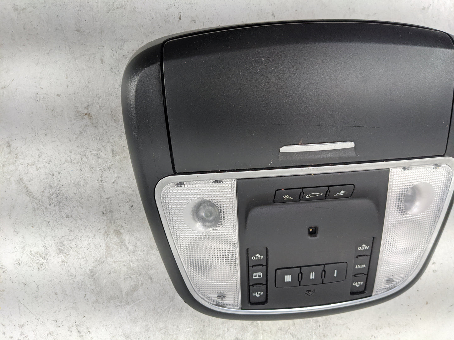 2011-2015 Jeep Grand Cherokee Overhead Console W/rear Climate Control - Oemusedautoparts1.com