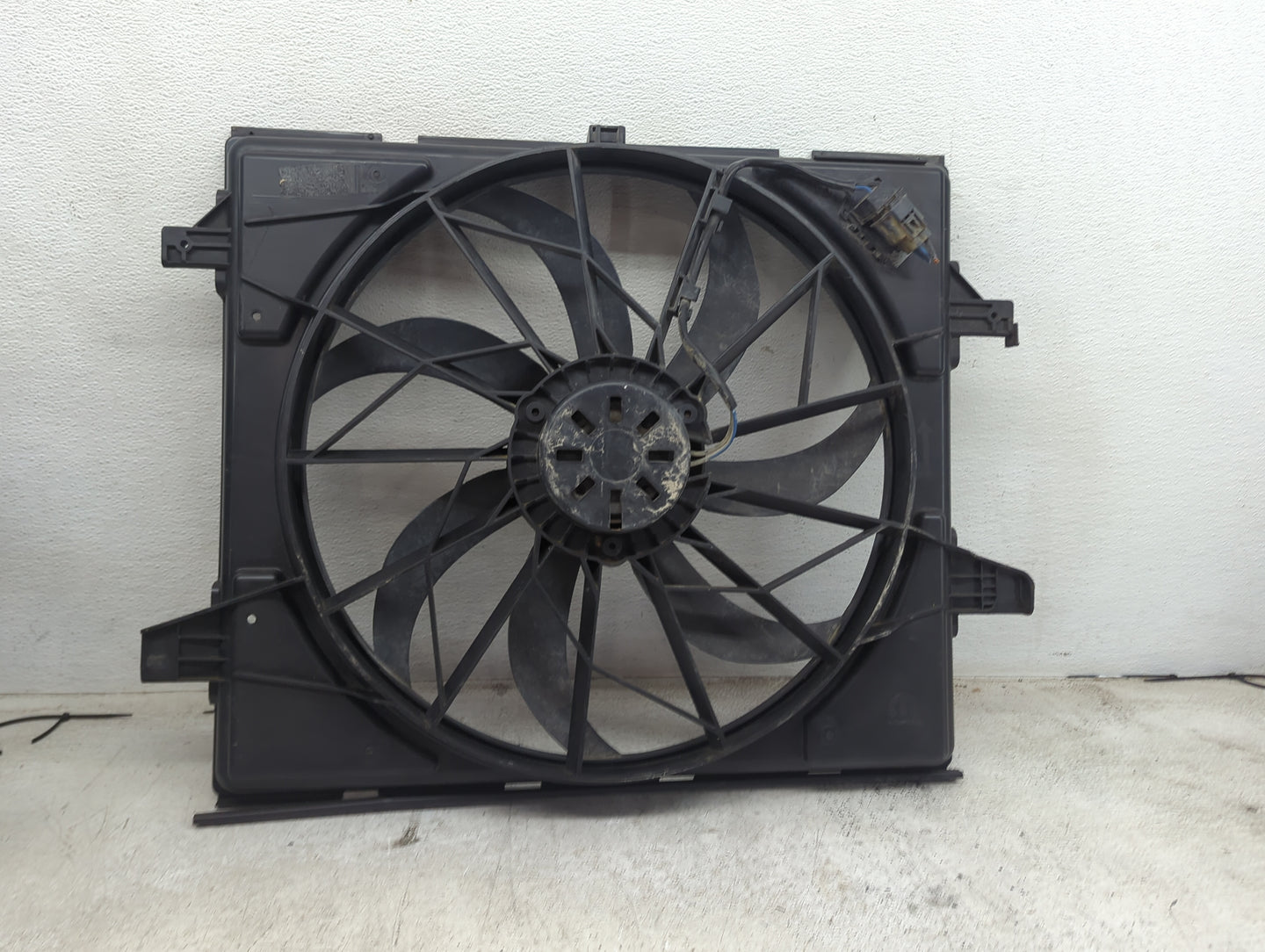 2011-2022 Jeep Grand Cherokee Electric Radiator Cooling Fan Motor Assembly P/N:52014524AC T524AC19733457 Fits OEM Used Auto 