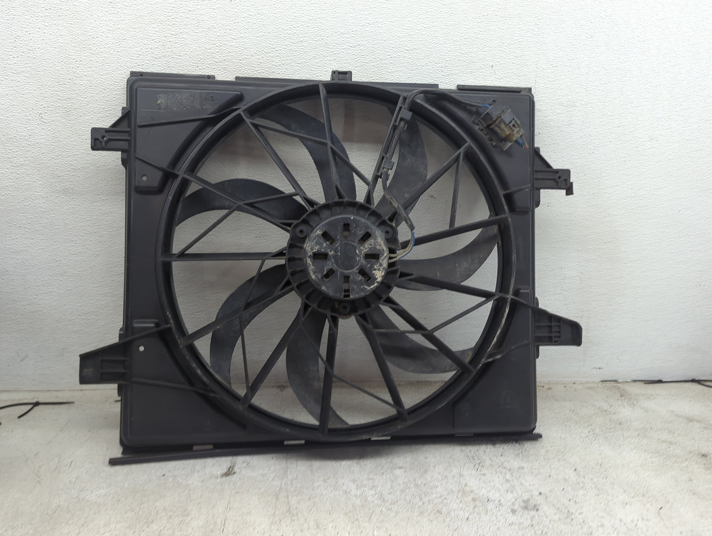 2011-2022 Jeep Grand Cherokee Electric Radiator Cooling Fan Motor Assembly P/N:52014524AC T524AC19733457 Fits OEM Used Auto 