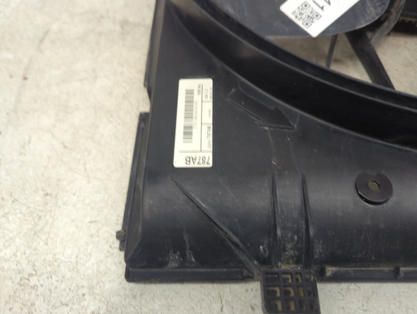 2011-2022 Jeep Grand Cherokee Electric Radiator Cooling Fan Motor Assembly P/N:A68306-101 EC138Y24 Fits OEM Used Auto Parts 