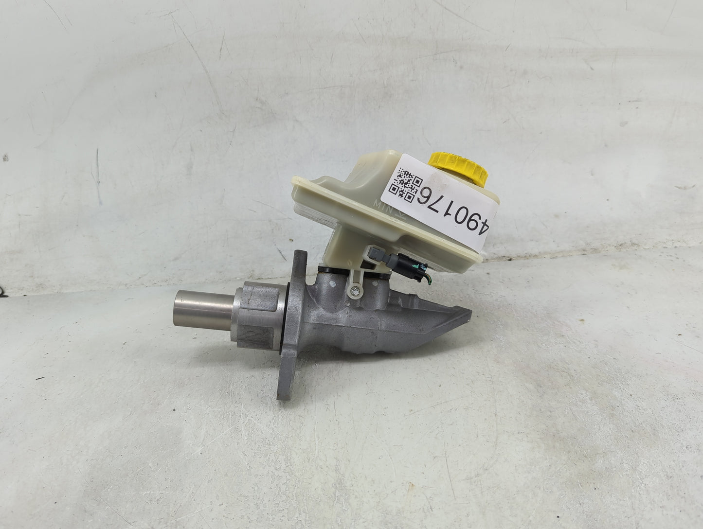 2011-2015 Jeep Grand Cherokee Brake Master Cylinder 1490176 - Oemusedautoparts1.com