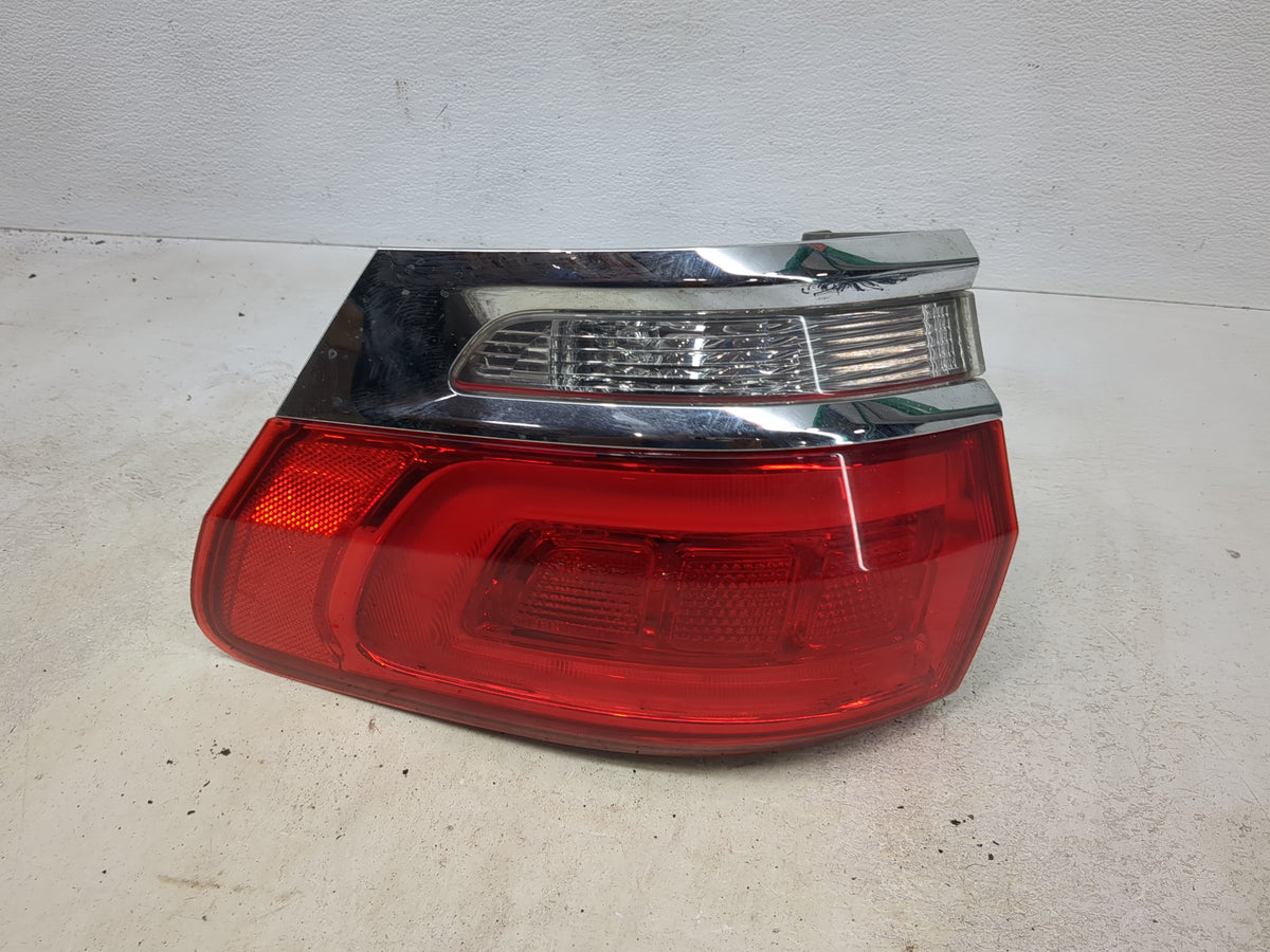 2014 Grand Cherokee Passenger Right Side Deck Lid Mounted Tail Light - Oemusedautoparts1.com
