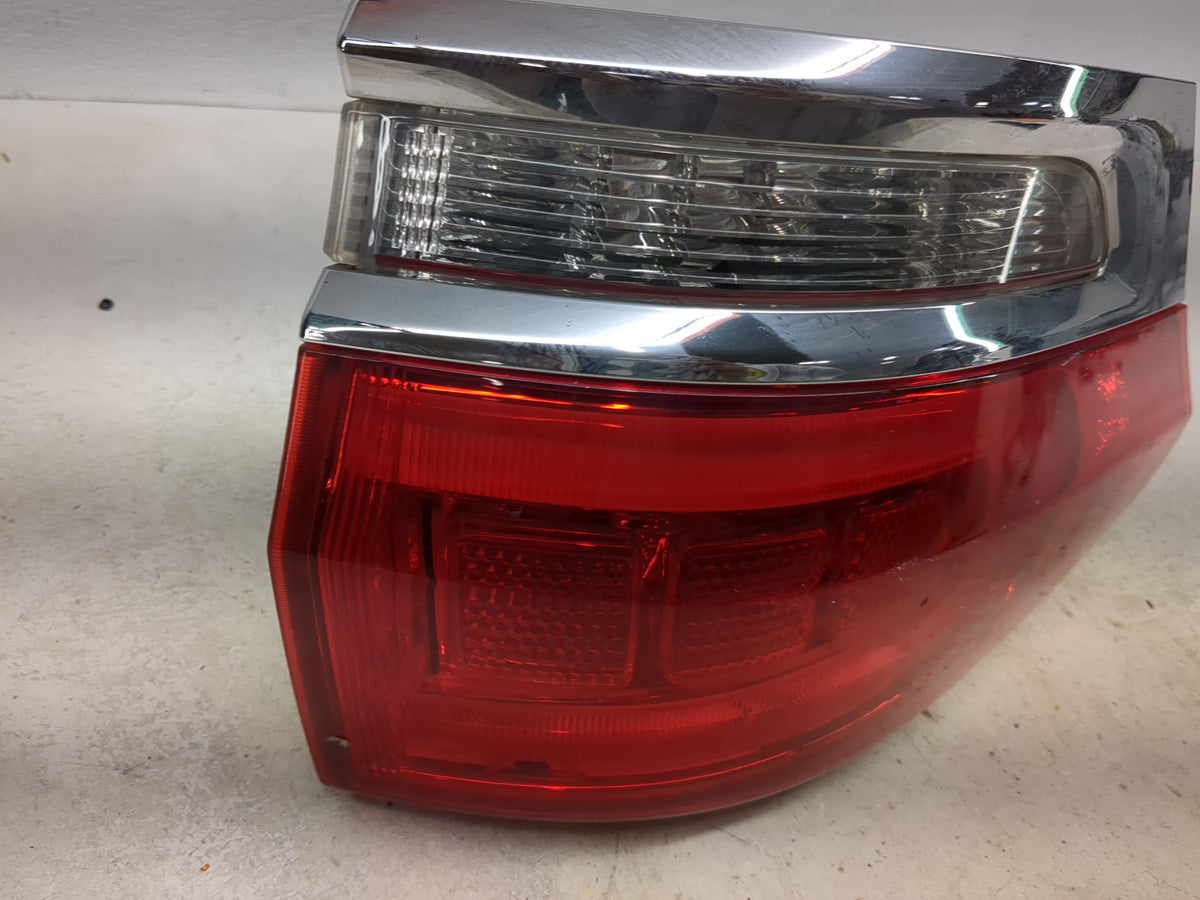 2014 Jeep Grand Cherokee Driver Left Side Deck Lid Mounted Tail Light 1513706 - Oemusedautoparts1.com