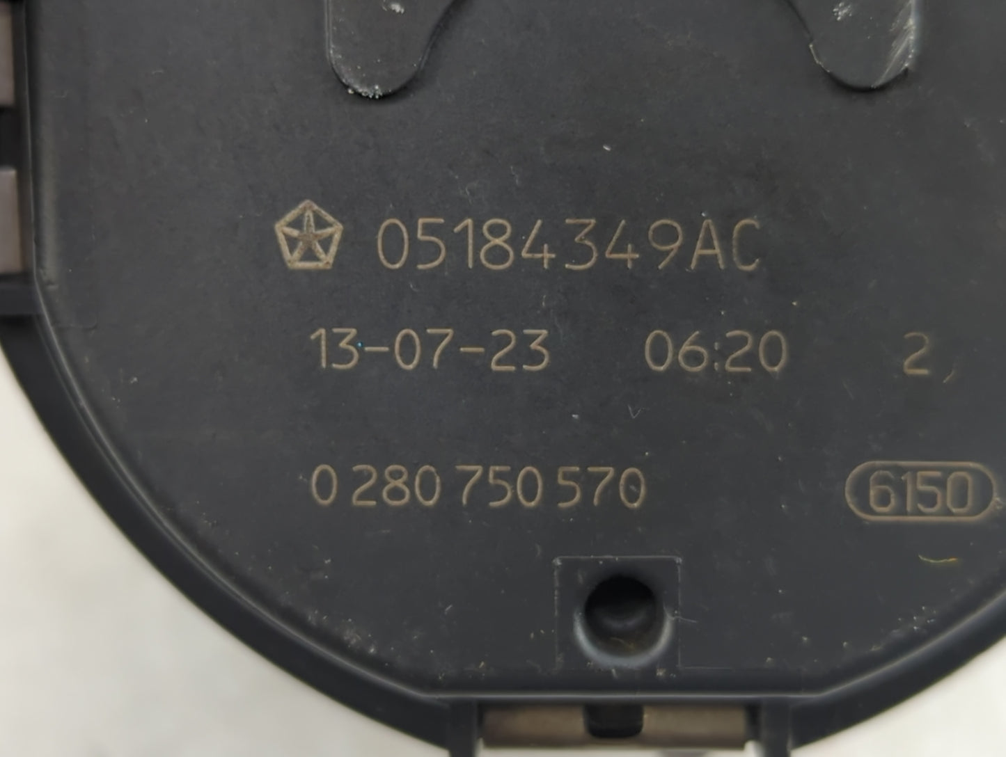 2011-2022 Jeep Grand Cherokee Throttle Body P/N:0 280 750 570 05184349AC Fits OEM Used Auto Parts - Oemusedautoparts1.com