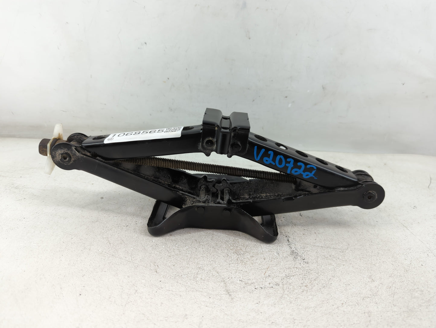 2014 Jeep Patriot Spare Scissor Car Jack - Oemusedautoparts1.com