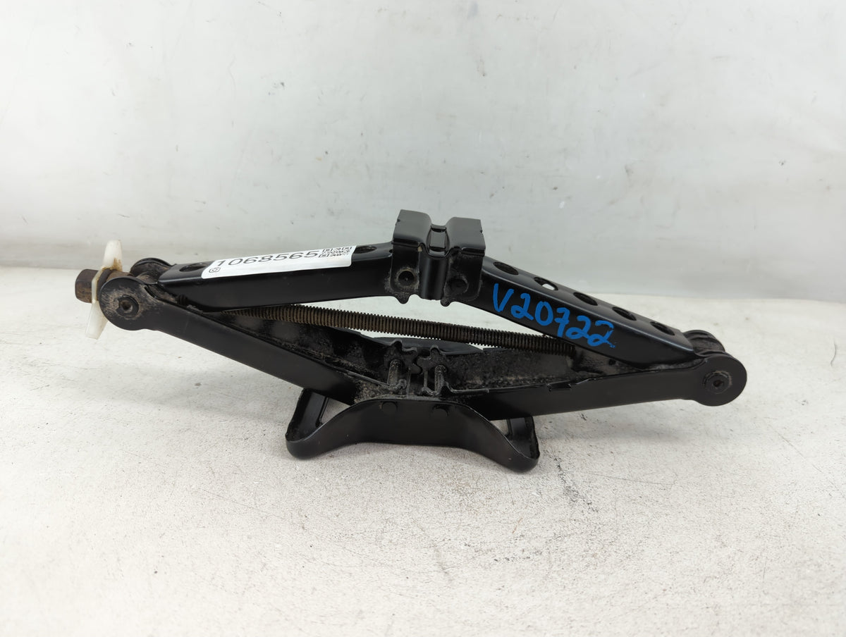 2014 Jeep Patriot Spare Scissor Car Jack 1068565 - Oemusedautoparts1.com