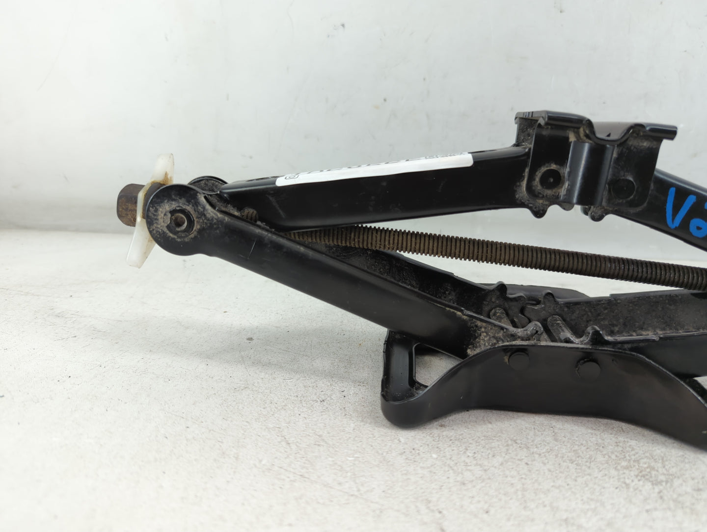 2014 Jeep Patriot Spare Scissor Car Jack 1068565 - Oemusedautoparts1.com