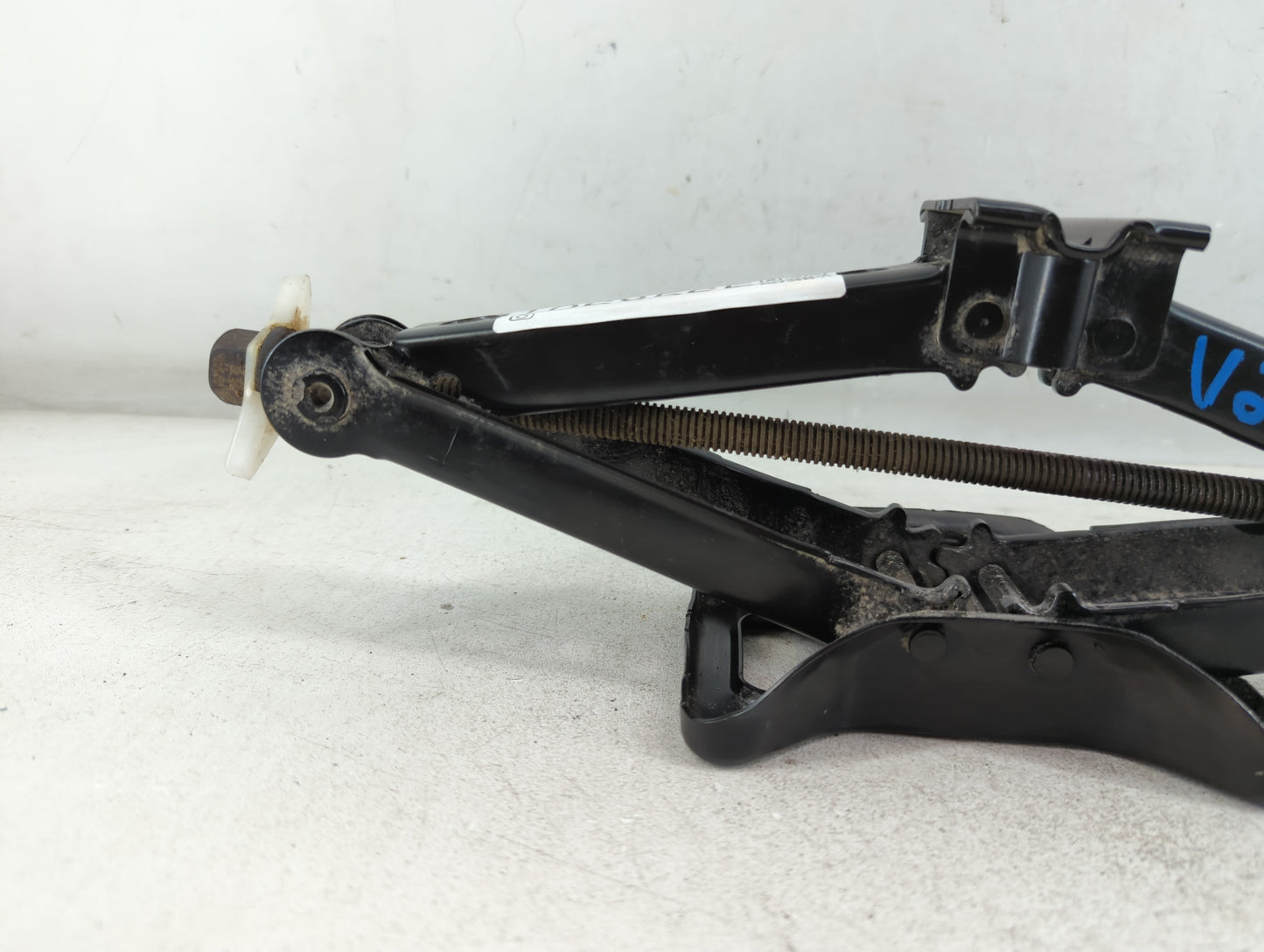 2014 Jeep Patriot Spare Scissor Car Jack 1068565 - Oemusedautoparts1.com