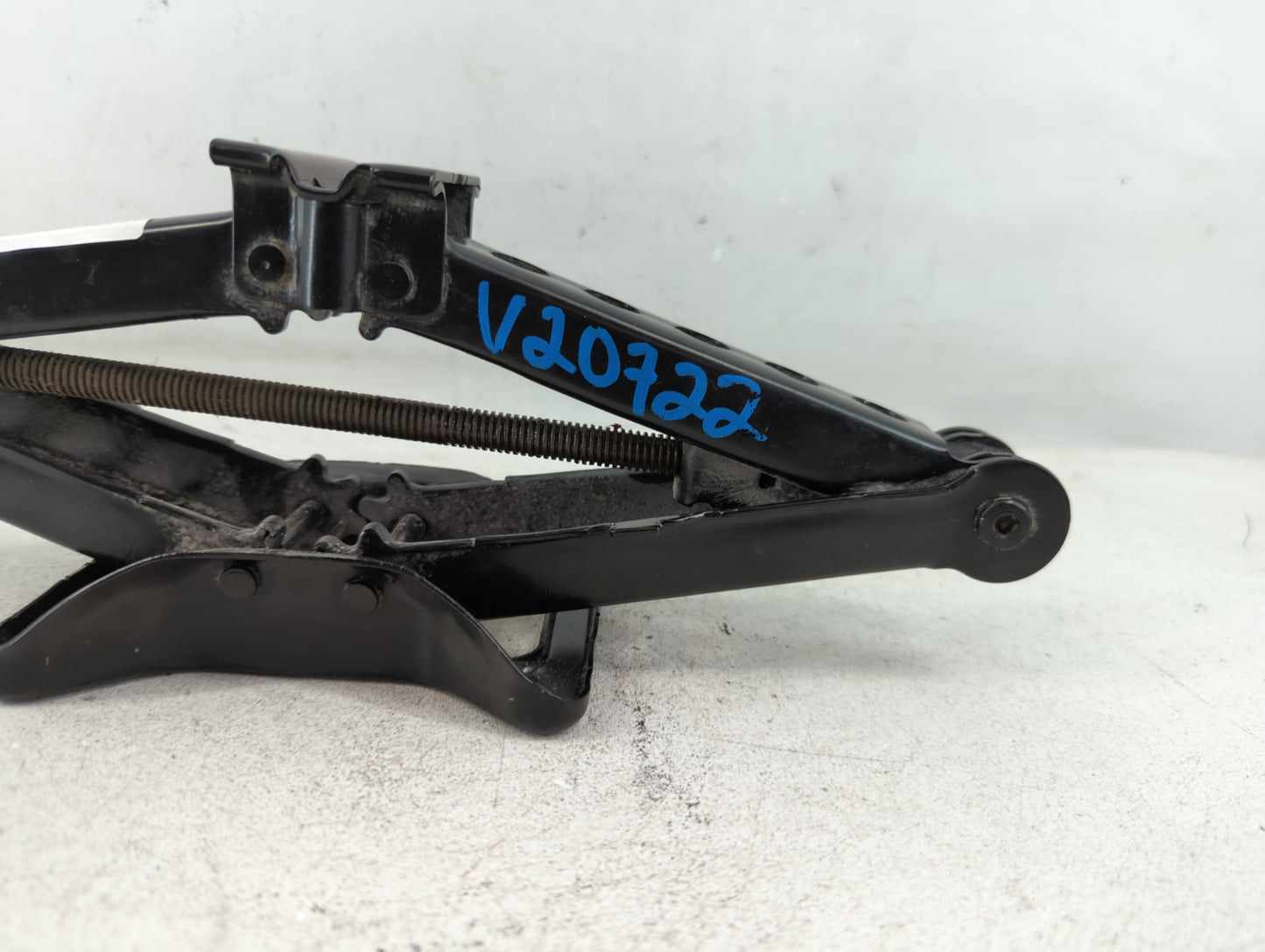 2014 Jeep Patriot Spare Scissor Car Jack 1068565 - Oemusedautoparts1.com