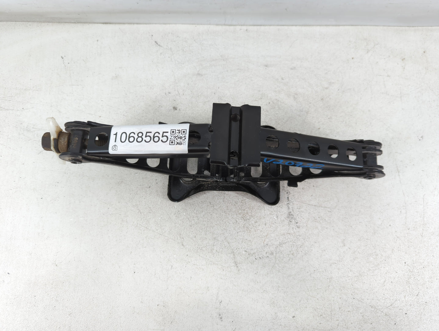 2014 Jeep Patriot Spare Scissor Car Jack - Oemusedautoparts1.com