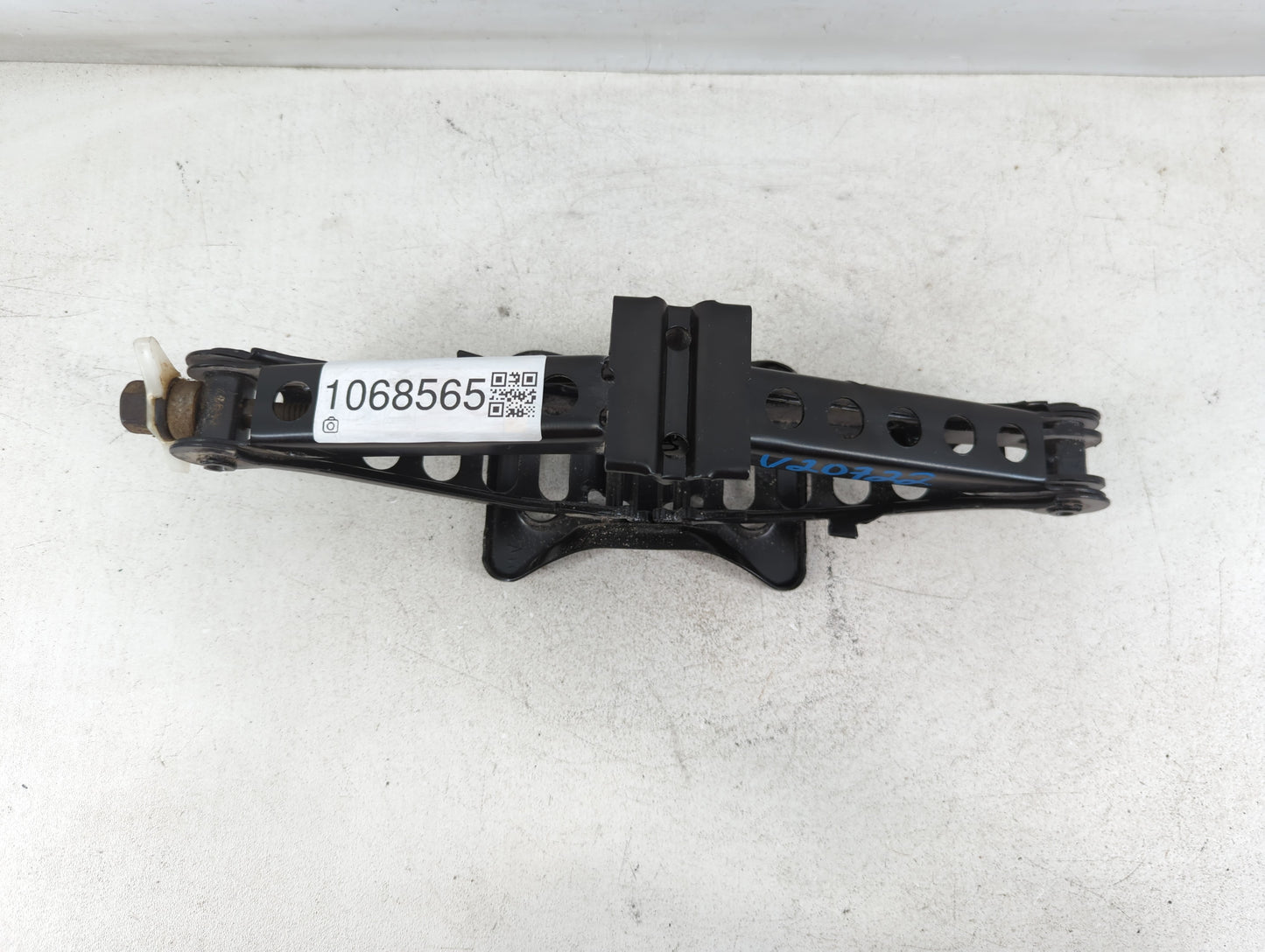 2014 Jeep Patriot Spare Scissor Car Jack - Oemusedautoparts1.com