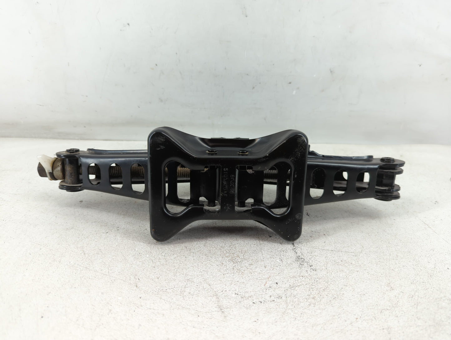 2014 Jeep Patriot Spare Scissor Car Jack 1068565 - Oemusedautoparts1.com