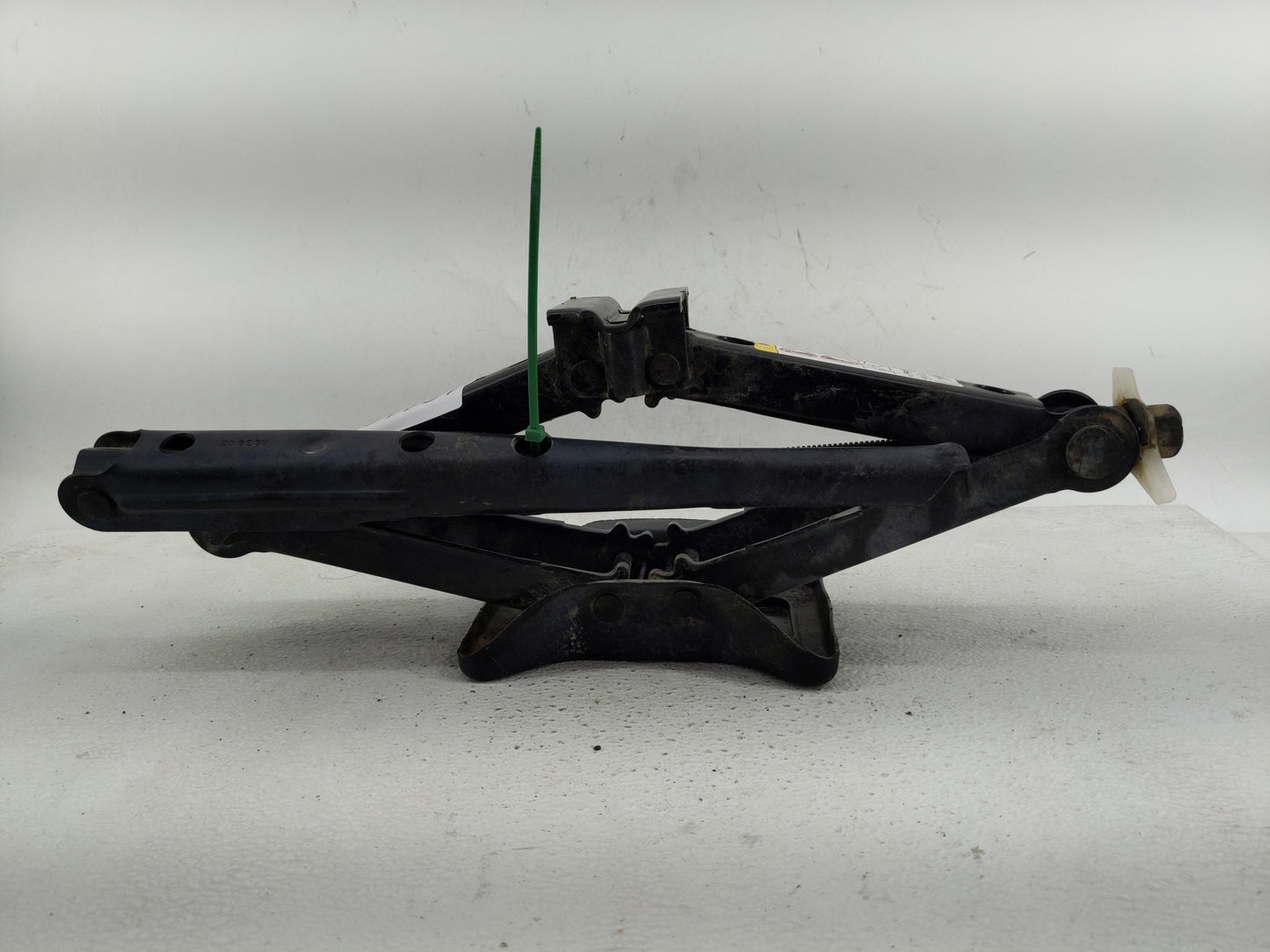 2014 Jeep Patriot Spare Scissor Car Jack 1241651 - Oemusedautoparts1.com