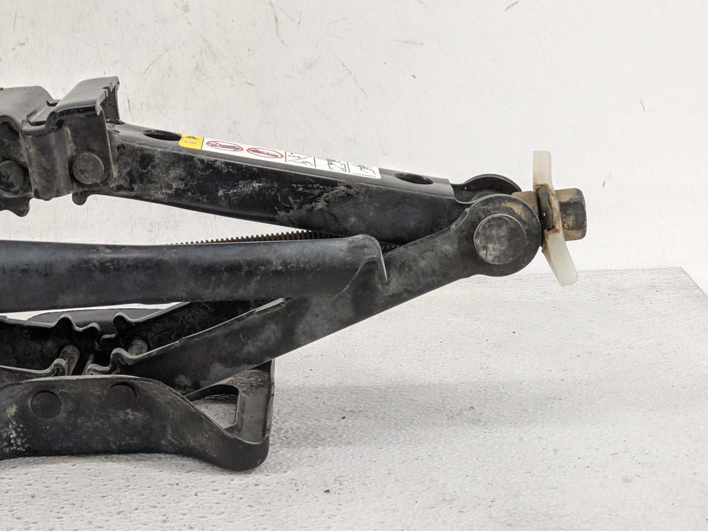 2014 Jeep Patriot Spare Scissor Car Jack 1241651 - Oemusedautoparts1.com