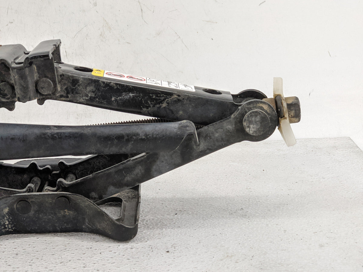 2014 Jeep Patriot Spare Scissor Car Jack 1241651 - Oemusedautoparts1.com