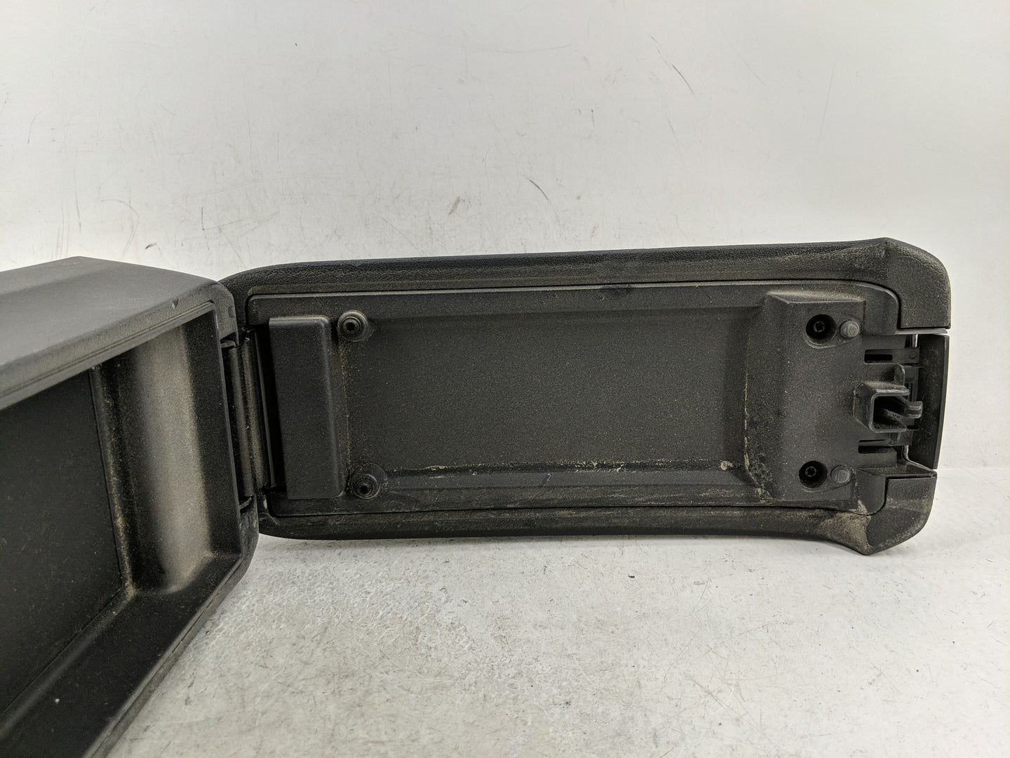 2014 Jeep Patriot Center Console Armrest Cover Lid Fits OEM Used Auto Parts - Oemusedautoparts1.com