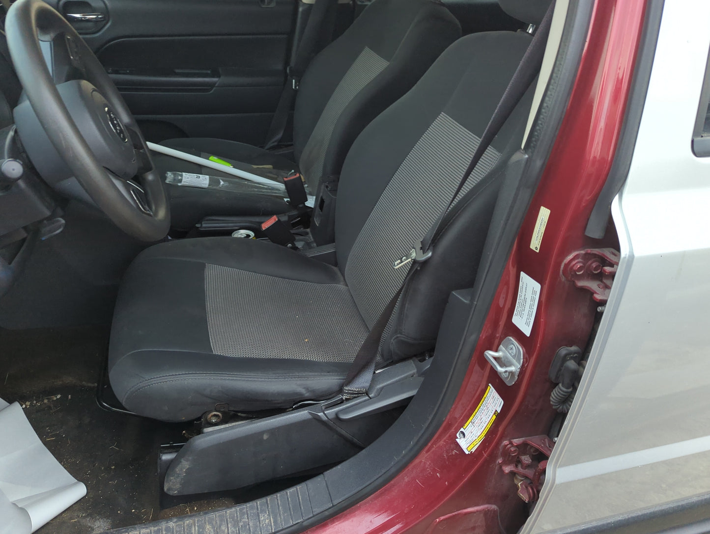 2009-2014 Jeep Patriot Driver Front Seat Oem - Oemusedautoparts1.com