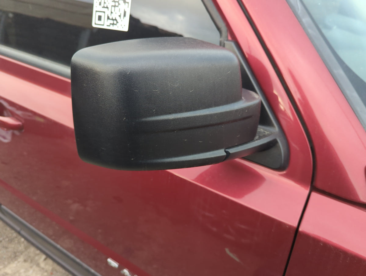 2013-2015 Jeep Patriot Passenger Side View Mirror - Right Door Mirror OEM Used - Oemusedautoparts1.com