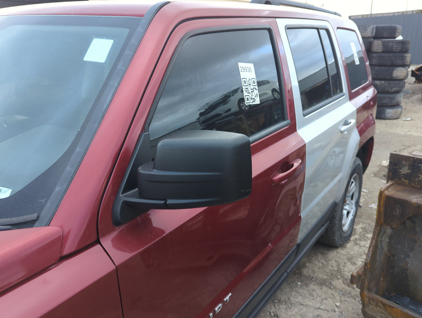 2013-2015 Jeep Patriot Driver Side View Mirror - Left Door Mirror OEM Used - Oemusedautoparts1.com
