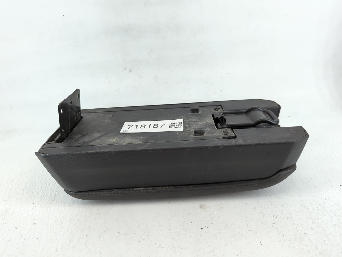 2014 Jeep Patriot Center Console Armrest Cover Lid Fits OEM Used Auto Parts - Oemusedautoparts1.com