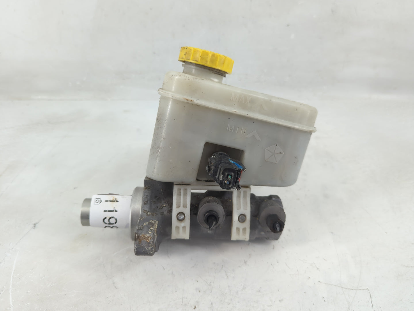 2009-2018 Jeep Wrangler Brake Master Cylinder - Oemusedautoparts1.com