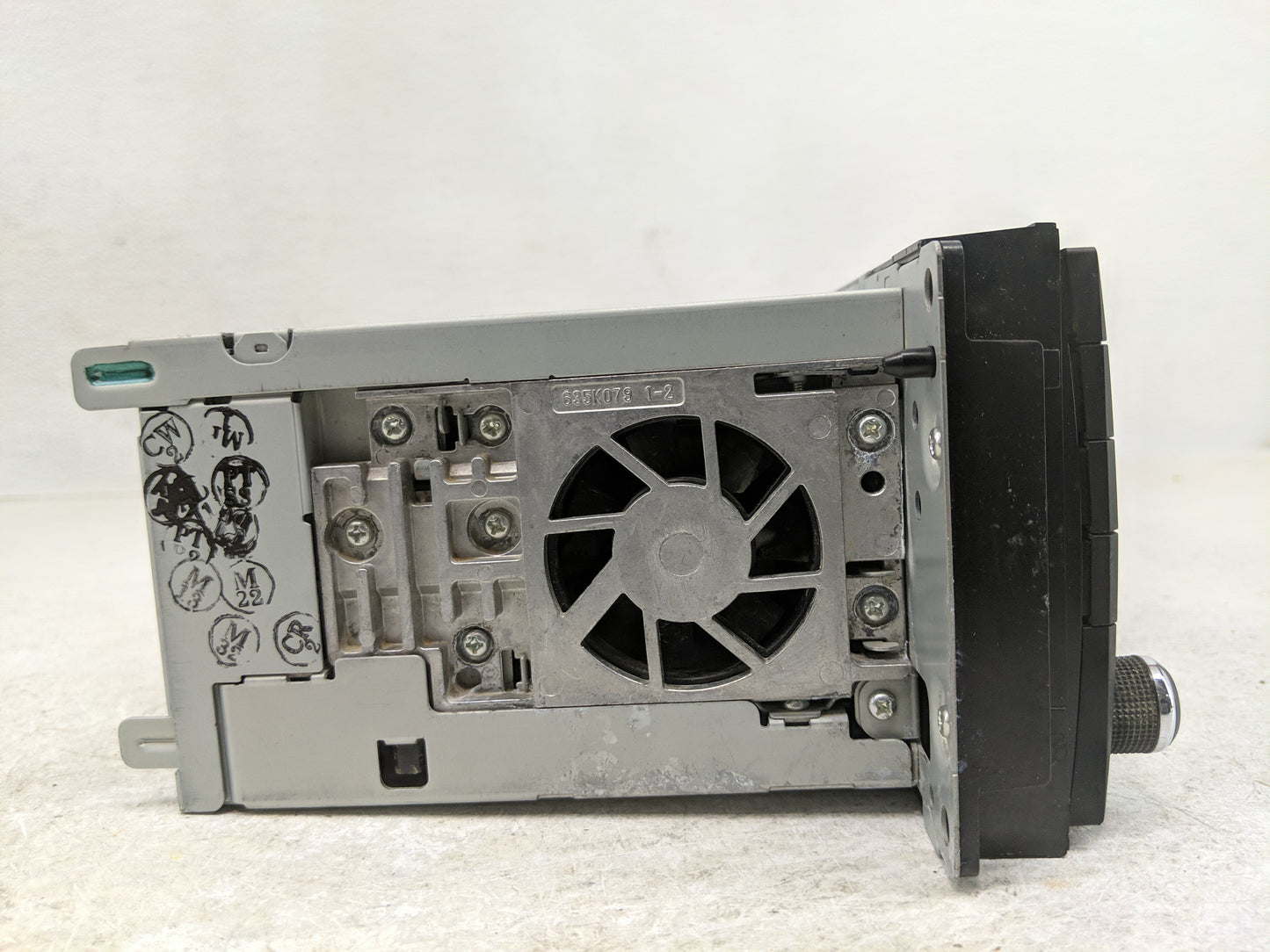 2013-2014 Jeep Wrangler Radio AM FM Cd Player Receiver Replacement P/N:P05091338AF Fits Fits 2013 2014 OEM Used Auto Parts -