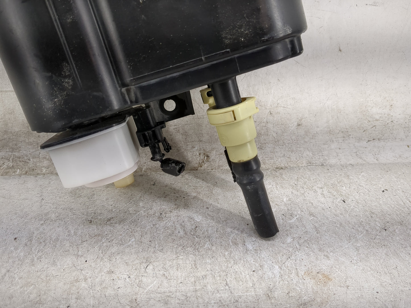 2014 Jeep Wrangler Fuel Vapor Charcoal Canister - Oemusedautoparts1.com