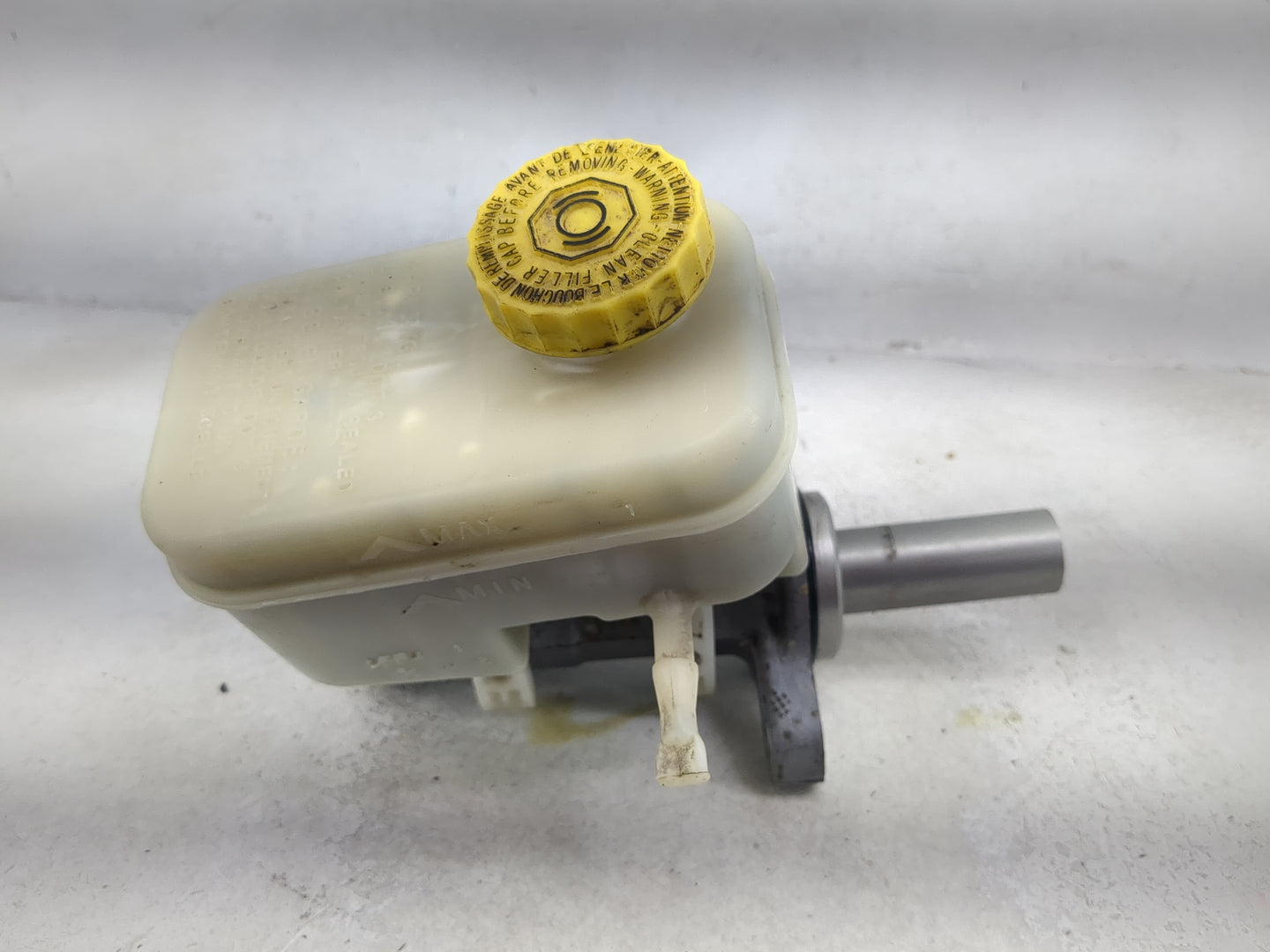 2009-2018 Jeep Wrangler Brake Master Cylinder 1492141 - Oemusedautoparts1.com