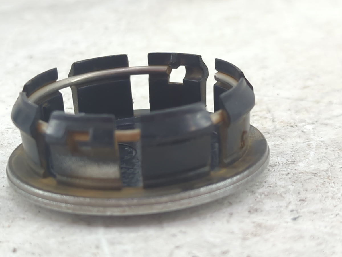 2014 Jeep Wrangler Center Cap Oem Silver 1517206 - Oemusedautoparts1.com