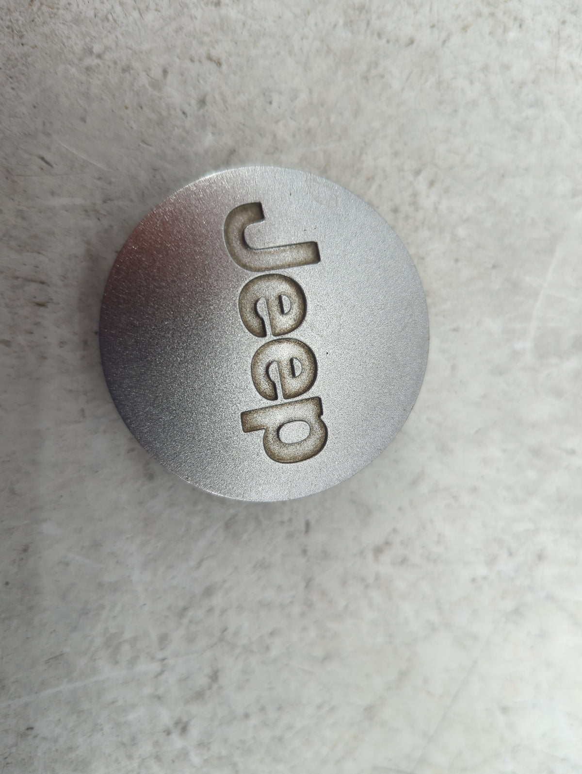 2014 Jeep Wrangler Center Cap Oem Silver 1517207 - Oemusedautoparts1.com