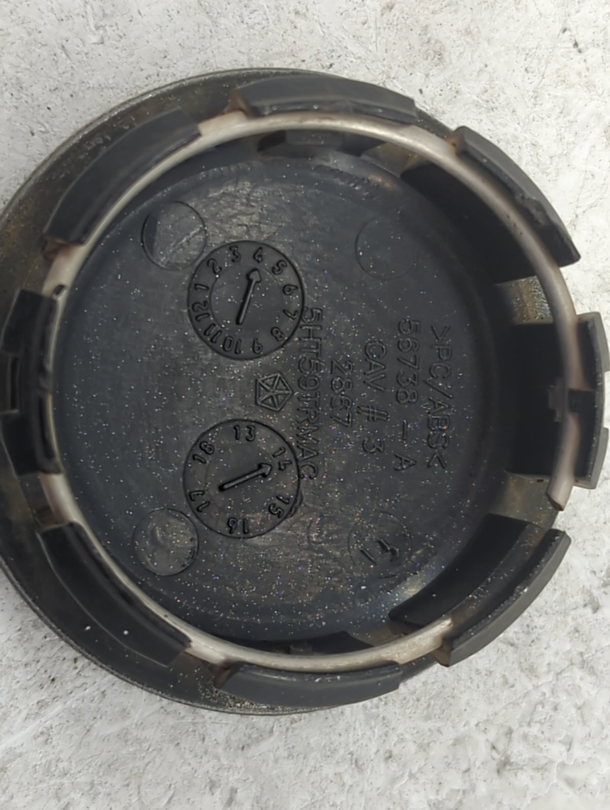 2014 Jeep Wrangler Center Cap Oem Silver 1517207 - Oemusedautoparts1.com