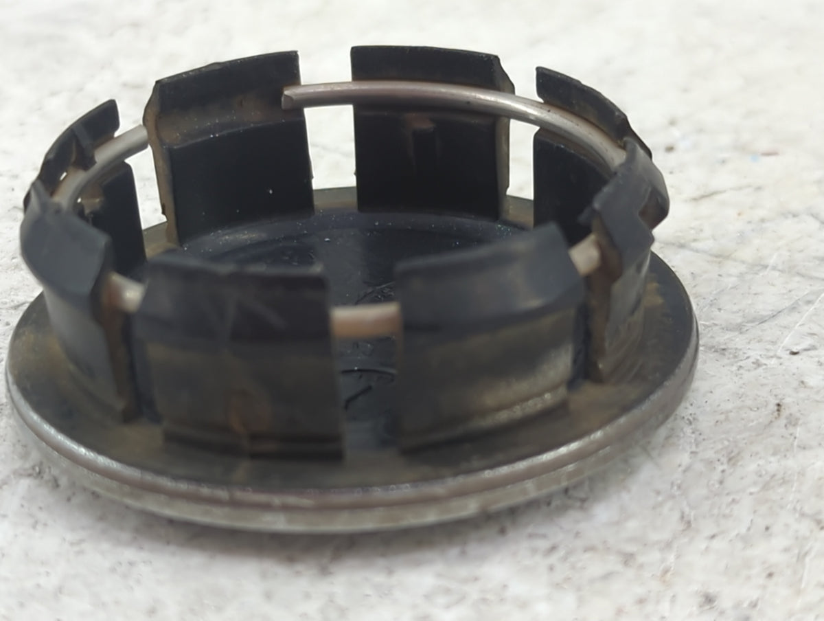 2014 Jeep Wrangler Center Cap Oem Silver 1517207 - Oemusedautoparts1.com