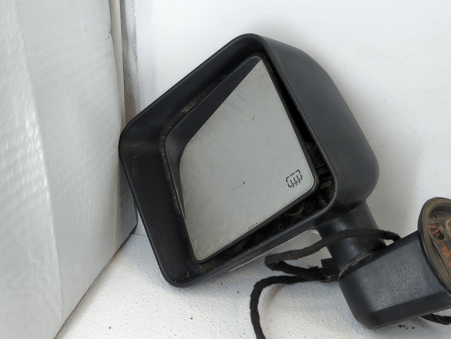 2011-2018 Jeep Wrangler Driver Side View Mirror - Left Door Mirror OEM Used - Oemusedautoparts1.com