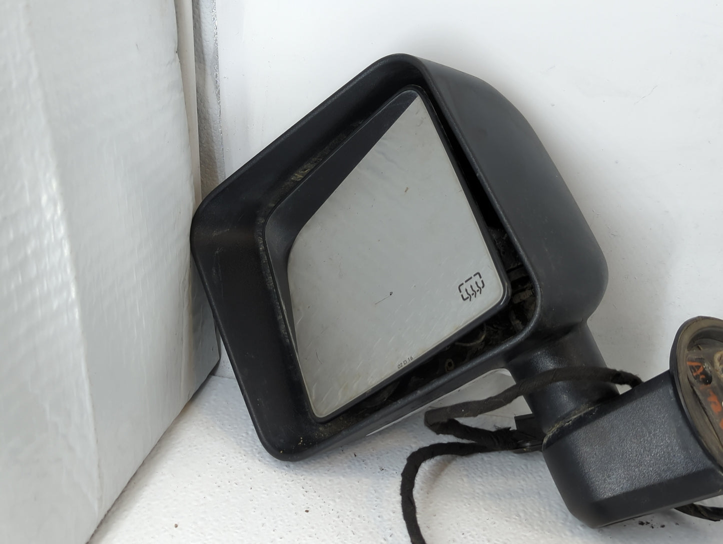 2011-2018 Jeep Wrangler Driver Side View Mirror - Left Door Mirror OEM Used - Oemusedautoparts1.com