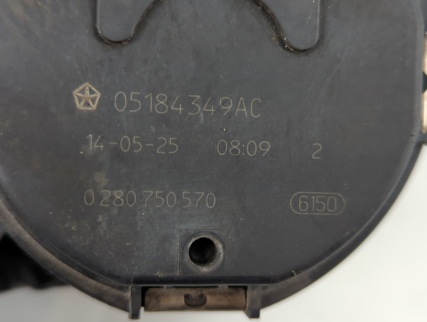 2012-2018 Jeep Wrangler Throttle Body P/N:0 280 750 570 05184349AC Fits OEM Used Auto Parts - Oemusedautoparts1.com