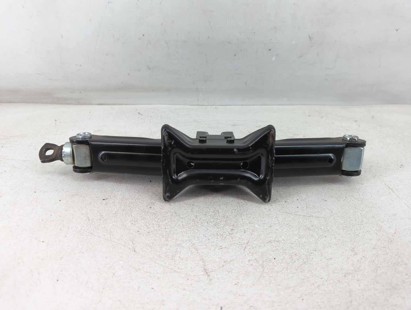 2014 Kia Cadenza Spare Scissor Car Jack 1069040 - Oemusedautoparts1.com