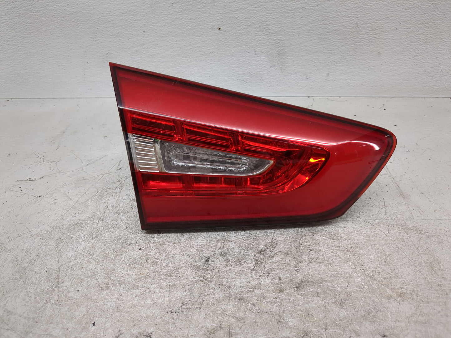 2014-2016 Kia Cadenza Tail Light Assembly Driver Left OEM P/N:92405-3R510 Fits Fits 2014 2015 2016 OEM Used Auto Parts - Oem