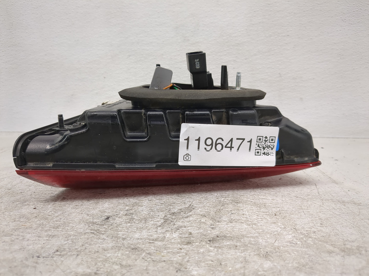 2014-2016 Kia Cadenza Tail Light Assembly Driver Left OEM P/N:92405-3R510 Fits Fits 2014 2015 2016 OEM Used Auto Parts - Oem