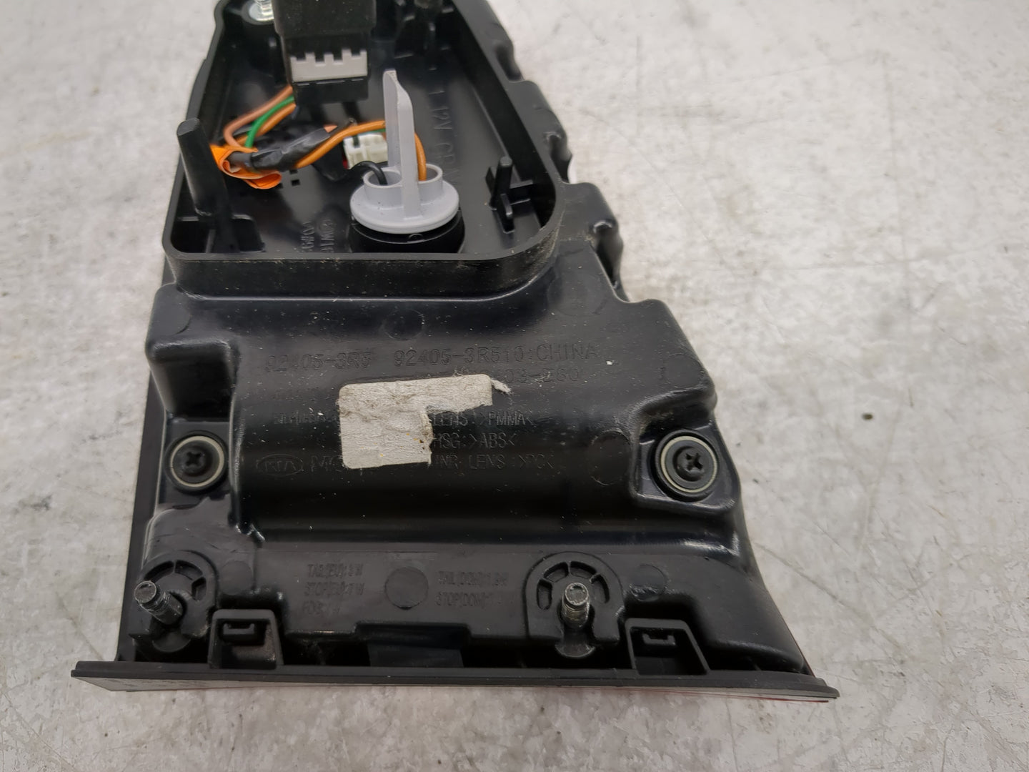 2014-2016 Kia Cadenza Tail Light Assembly Driver Left OEM P/N:92405-3R510 Fits Fits 2014 2015 2016 OEM Used Auto Parts - Oem