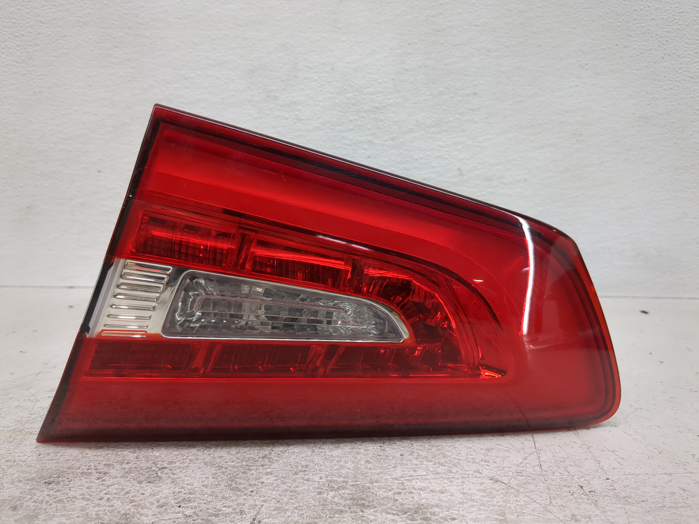 2014-2016 Kia Cadenza Tail Light Assembly Passenger Right OEM P/N:92406-3R510 Fits Fits 2014 2015 2016 OEM Used Auto Parts -