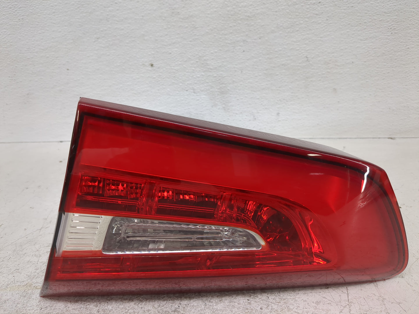 2014-2016 Kia Cadenza Tail Light Assembly Passenger Right OEM P/N:92406-3R510 Fits Fits 2014 2015 2016 OEM Used Auto Parts -