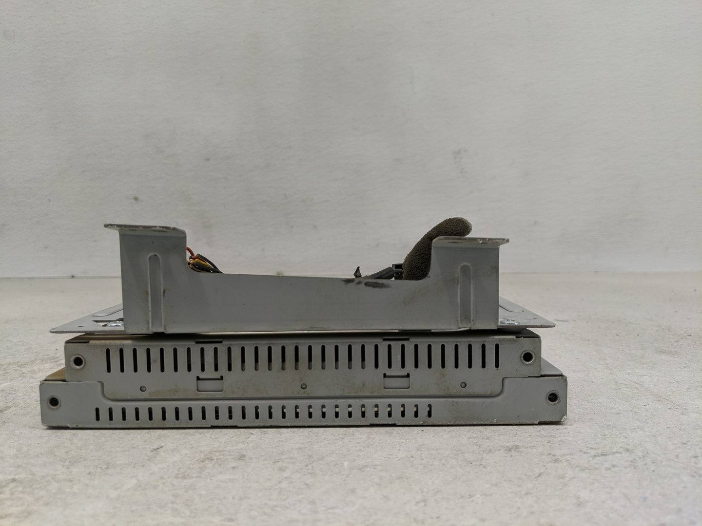 2014 Kia Cadenza Radio AM FM Cd Player Receiver Replacement P/N:96525-3R105 Fits OEM Used Auto Parts - Oemusedautoparts1.com