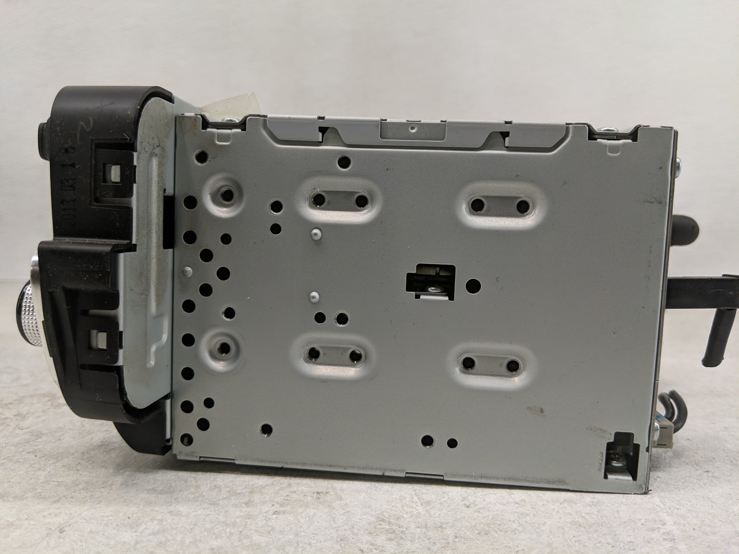 2014 Kia Cadenza Radio AM FM Cd Player Receiver Replacement P/N:86560-3R105 Fits OEM Used Auto Parts - Oemusedautoparts1.com