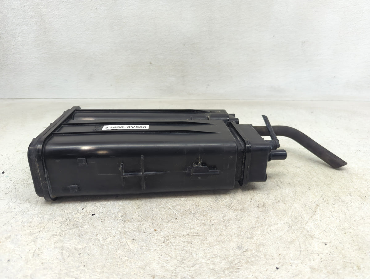 2014 Kia Cadenza Fuel Vapor Charcoal Canister - Oemusedautoparts1.com