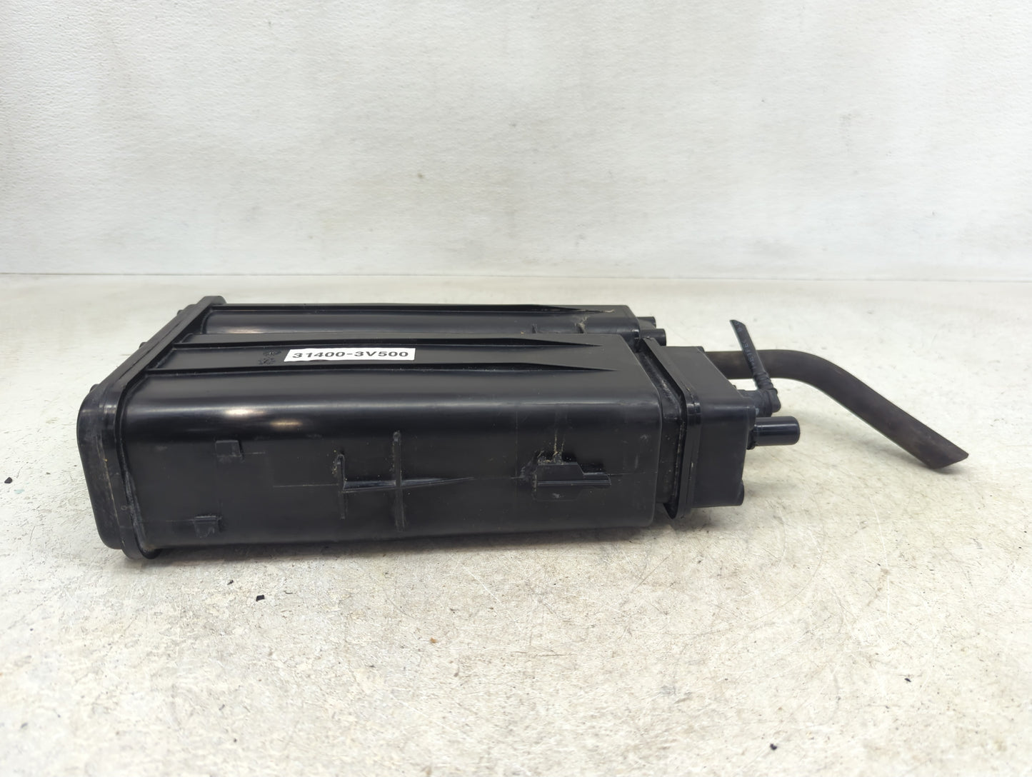 2014 Kia Cadenza Fuel Vapor Charcoal Canister - Oemusedautoparts1.com