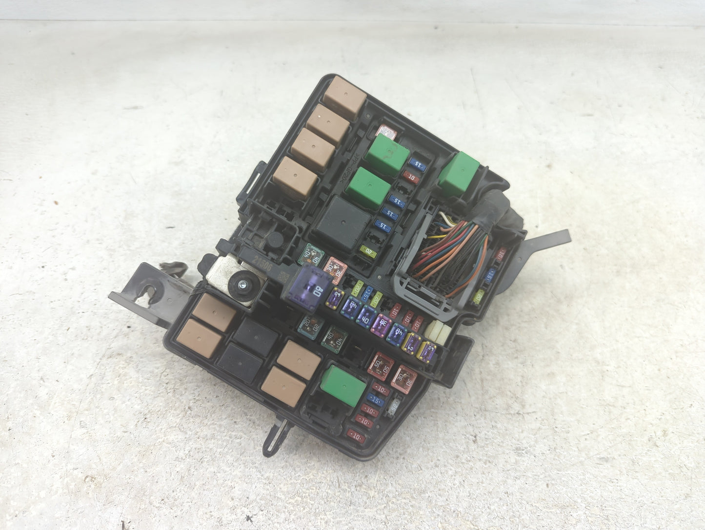 2014-2016 Kia Cadenza Fusebox Fuse Box Panel Relay Module P/N:91956-00065 Fits Fits 2014 2015 2016 OEM Used Auto Parts - Oem