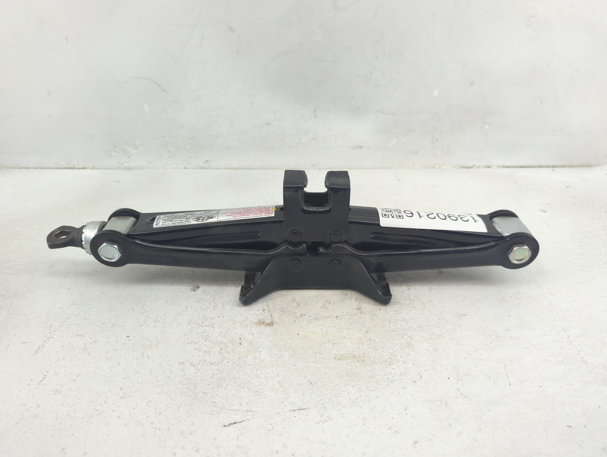 2014 Kia Cadenza Spare Scissor Car Jack 1390216 - Oemusedautoparts1.com