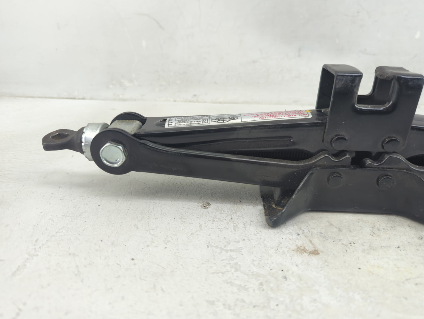 2014 Kia Cadenza Spare Scissor Car Jack 1390216 - Oemusedautoparts1.com