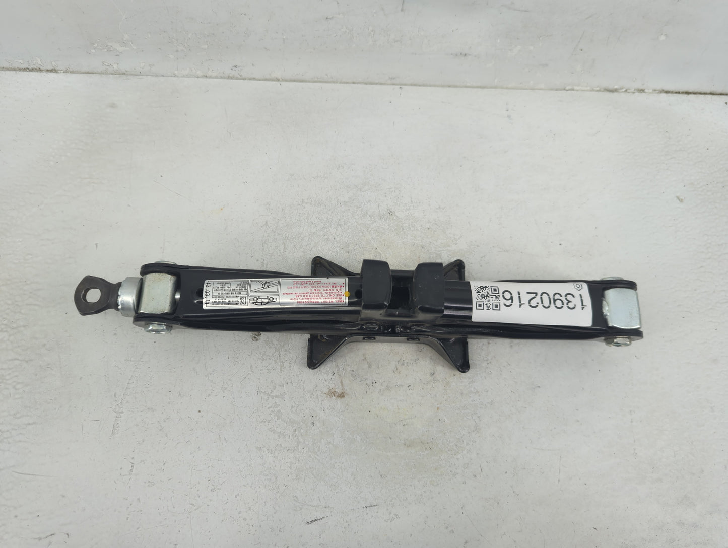 2014 Kia Cadenza Spare Scissor Car Jack 1390216 - Oemusedautoparts1.com